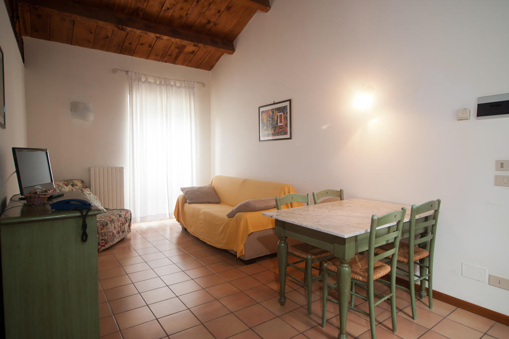 Valcastagno Relais & Residence Sirolo Rum bild