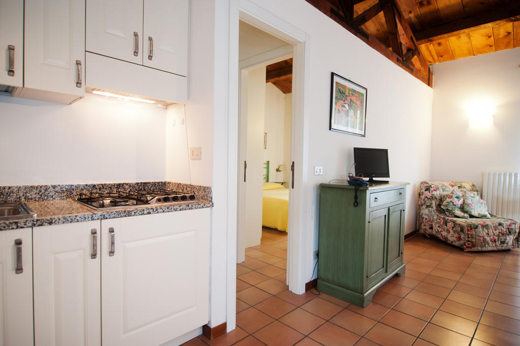 Valcastagno Relais & Residence Sirolo Rum bild