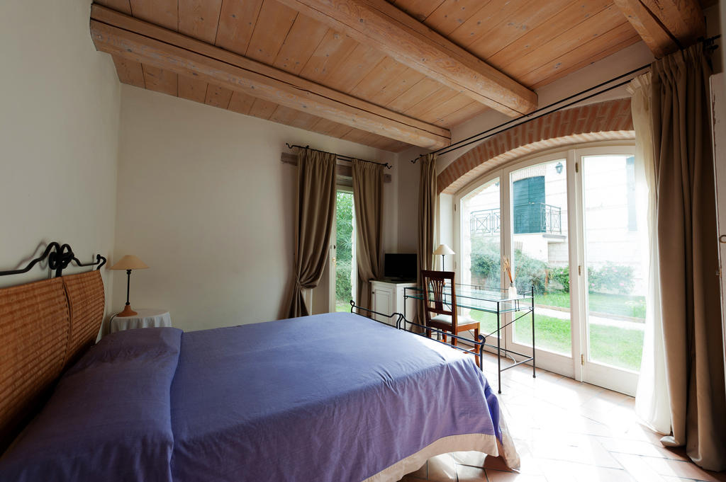 Valcastagno Relais & Residence Sirolo Rum bild