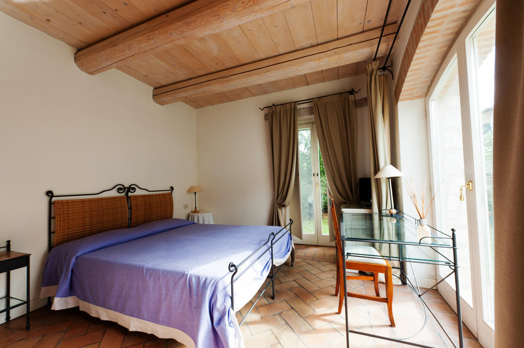 Valcastagno Relais & Residence Sirolo Rum bild